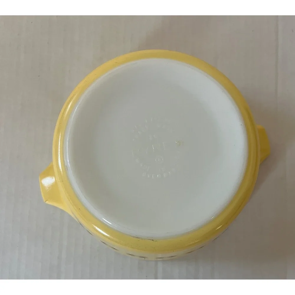 Vintage Pyrex Snowflake Garland Yellow Casserole Baking Dish 1.5 Qt Model 474